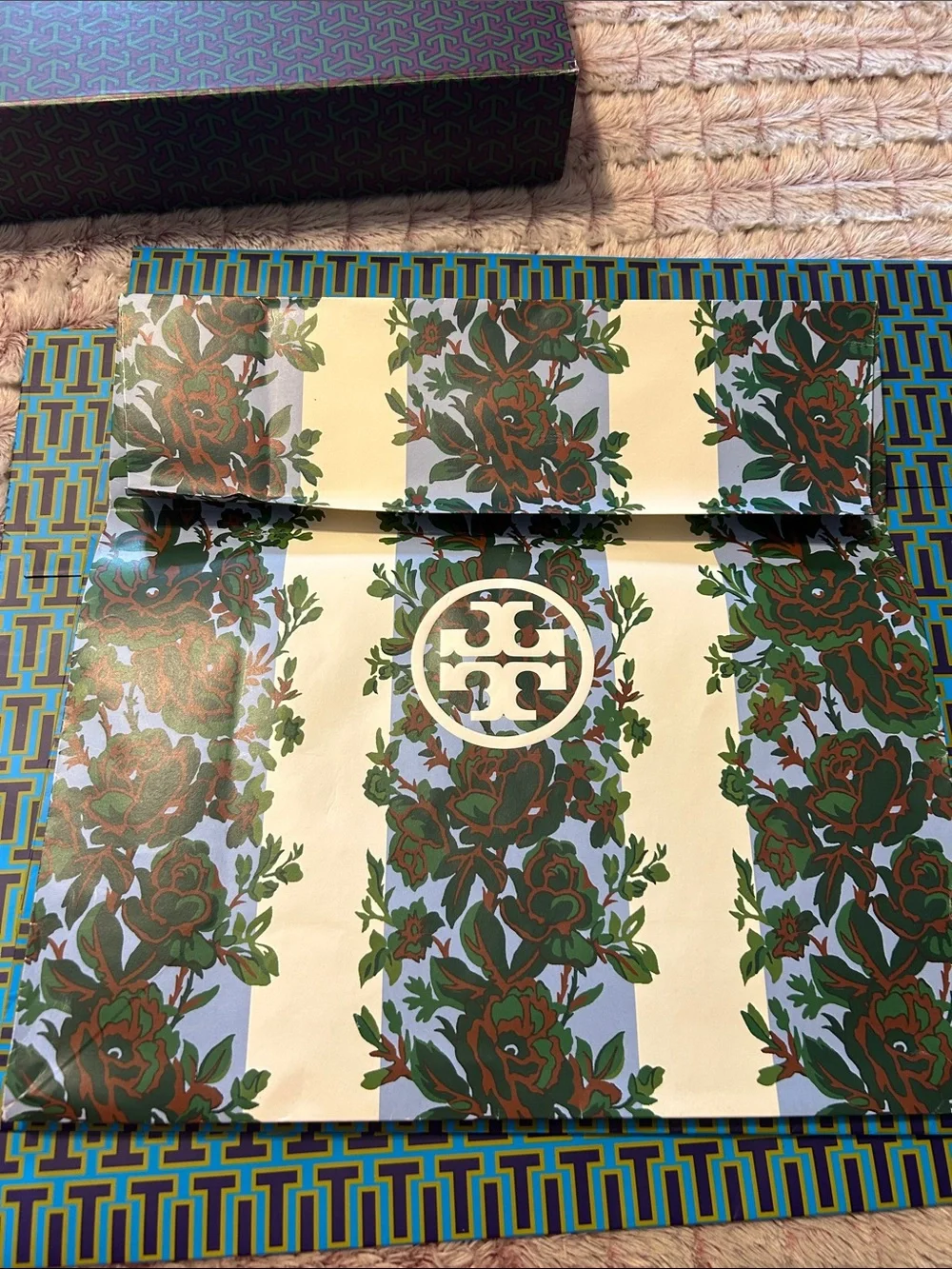 7 Tory Burch Multicolor bags & 1 gift box  8 items